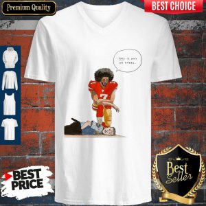 Nice Colin Kaepernick kneeling on the neck Police Officer V-neck